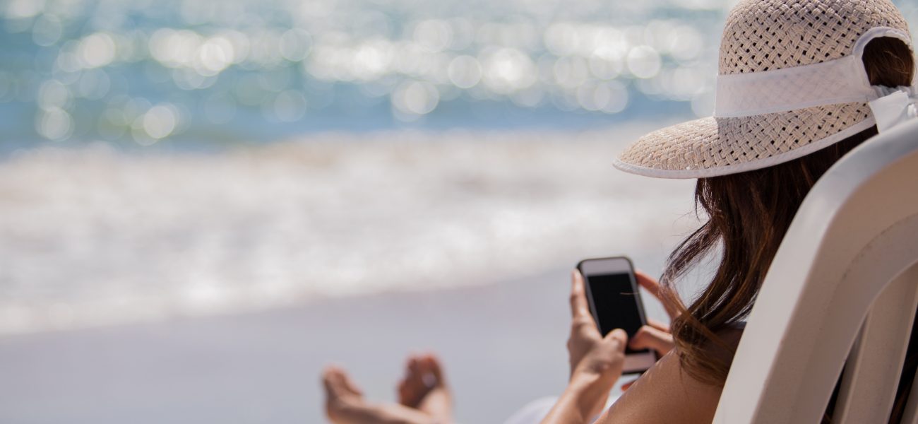 Warning: holiday mobile phone thefts and roaming scams